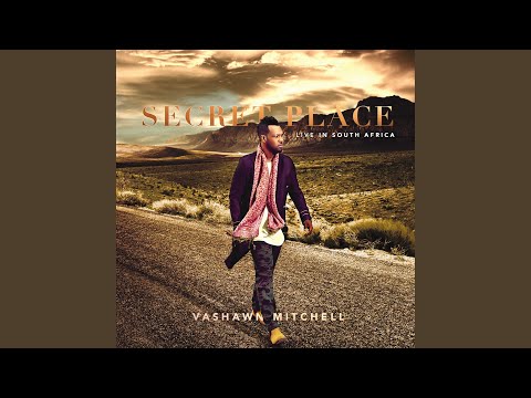 Jesus Reigns (feat. Tasha Cobbs Leonard) (Live)