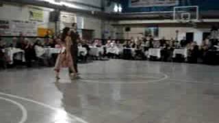 John Erban y Sofiani Figueroa bailan en Sunderland
