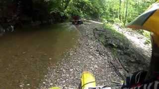 preview picture of video 'Valiug : o tura cu jucariile Suzuki RMZ 450, Suzuki KingQuad 450'