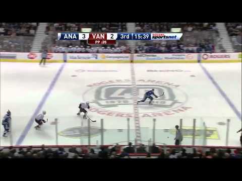 Vancouver Canucks vs Anaheim Ducks Highlights 12/8/10