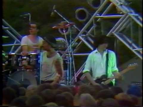 R.E.M. - (Don't Go Back To) Rockville 1985