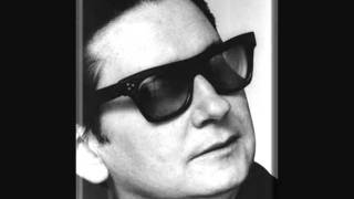 Roy Orbison - She Cheats On Me