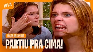 Download lagu BARRACO! CAMILA DÁ UM TAPA NA CARA DE ÍRIS | LAÇOS DE FAMÍLIA | CENAS MARCANTES mp3