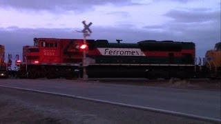 preview picture of video 'Ferromex EMD in 7-unit Union Pacific manifest in meet at Boone Yard!'