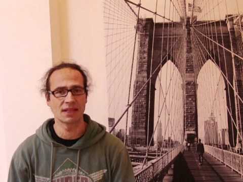 Eddi Hüneke von den WISE GUYS gratuliert Hürth Rockt e.V. zum "Liberalen Preis" der FDP Hürth