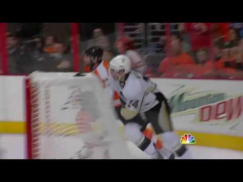 Chris Kunitz Nails Kimmo Timonen [HD]