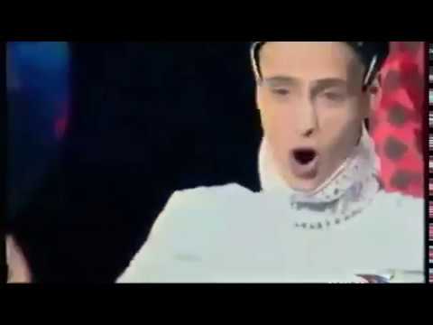 Weird russian singer but there's no music (lit)