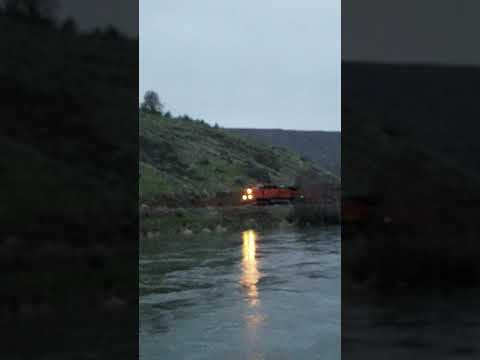 Train along the Deschutes