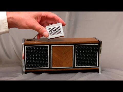 Vintage micro transistor radio with docking amplifier! - collectornet.net