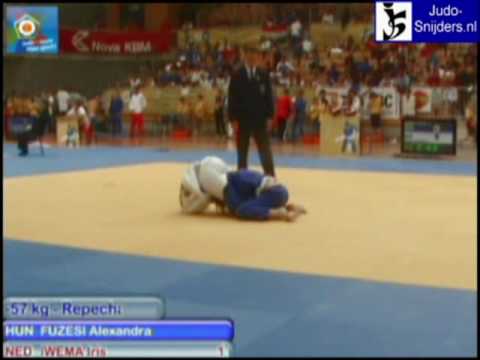 Judo 2009 Koper: Fuzesi (HUN)  Iwema (NED) [57kg].