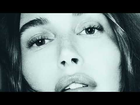 DKNY Spring 26: Hailey Bieber