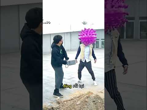 Anh ta diệt virus 😳