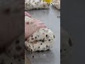 Zo maakt bakker Marcel Twentse krentenwegge | RTV Oost / TwenteFM