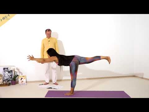 Gedrehter Halbmond im Stehen - Chandrasana - Yoga Asana Lexikon