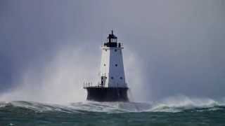 preview picture of video 'Waves Over Ludington Lighthouse on 10/31/14'