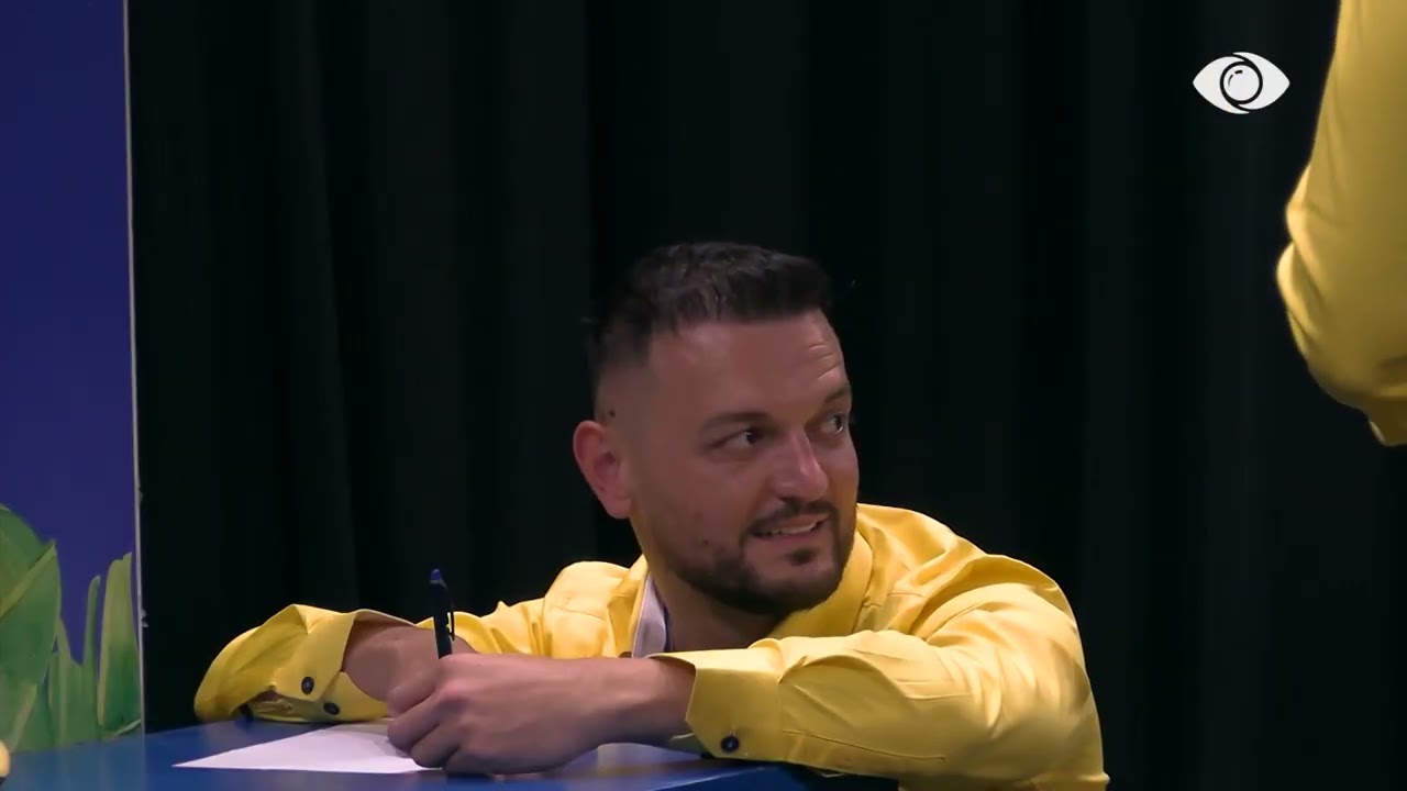 Të ndarë në çifte, banorët nisin të përgatisin tekstin për këngën