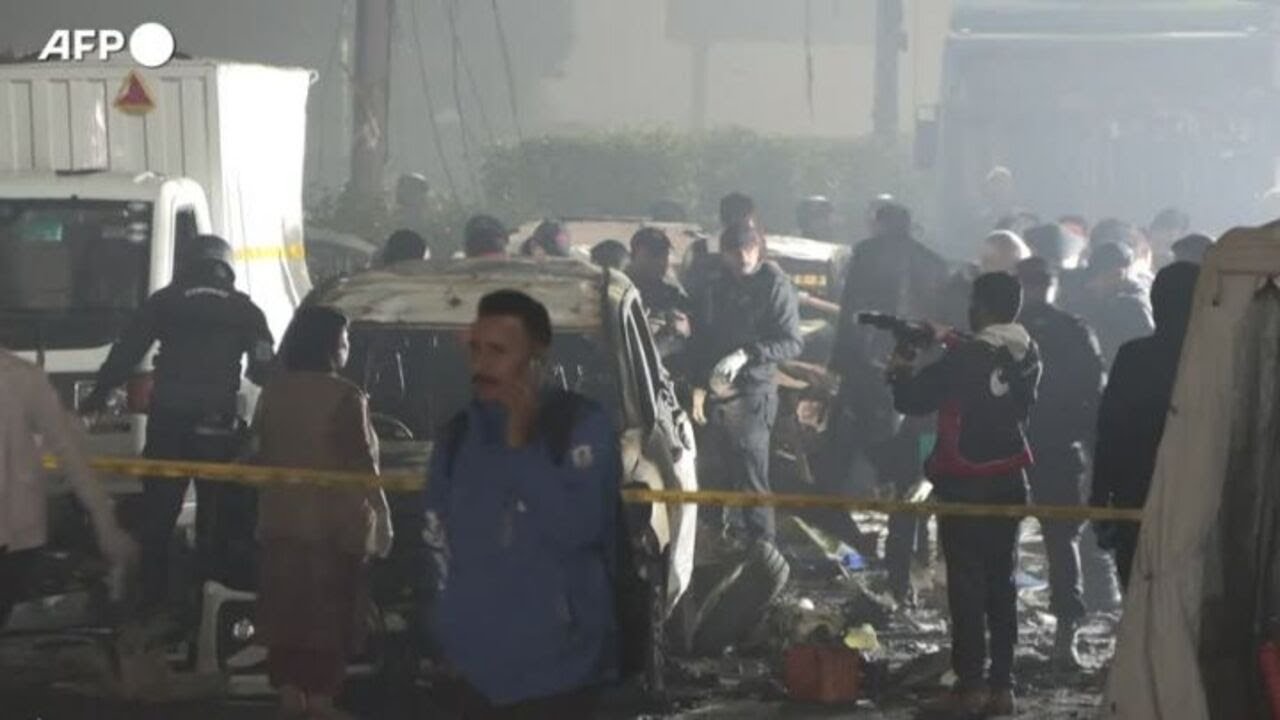Nuova Delhi, auto-bomba vicino al Forte Rosso: 8 morti e 20 feriti