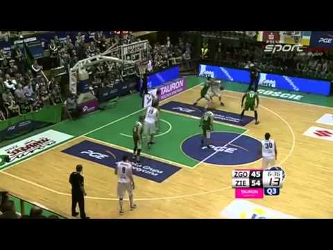 Gorąca ręka Dylewicza - trzy trójki w minutę!