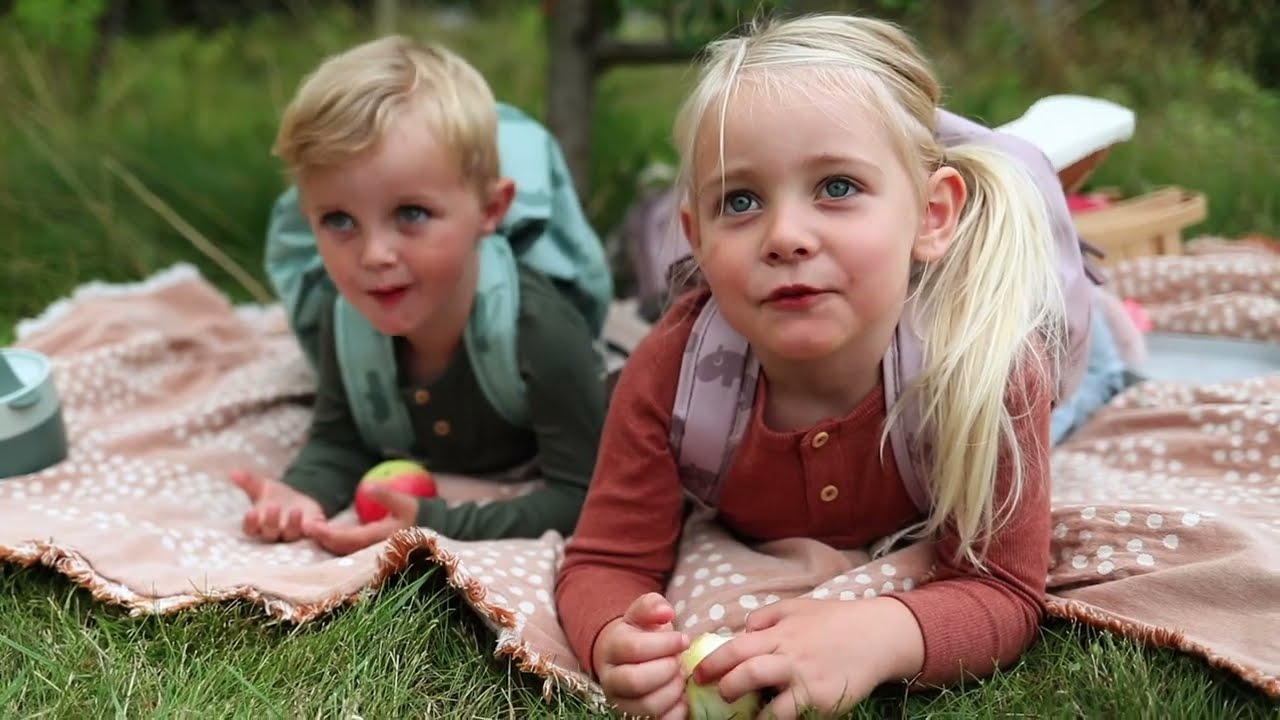 Done by Deer mugursoma Ozzo, rozā