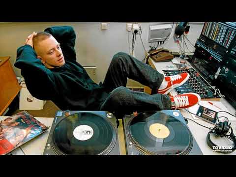 Tommy Tee-Crossing boarders (Remix)