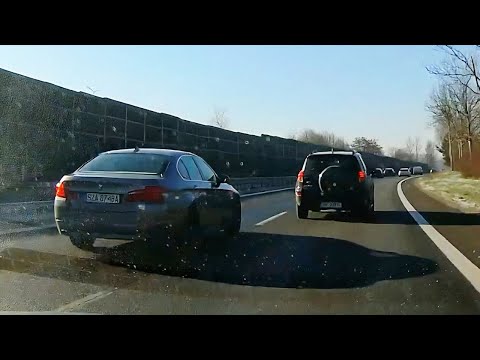 Zajechanie drogi za "zbyt wolne" wyprzedzanie.