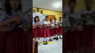Download lagu kreasi gitar Ukulele anak anak SD Desa seri #kotaambon #maluku #anak mp3 Download lagu kreasi gitar Ukulele anak anak SD Desa seri #kotaambon #maluku #anak mp3