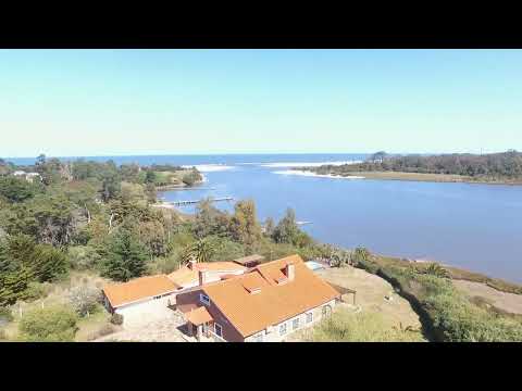 Vista aerea con dron Arroyo Solisgrande en Balneario Solís, Maldonado, Uruguay