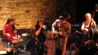 Kitty, Daisy & Lewis - Polly Put The Kettle On