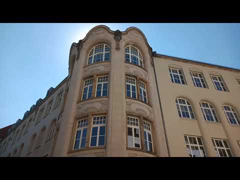 Пару старинных улиц из Маастрихта и Ганновера с необычными домами.