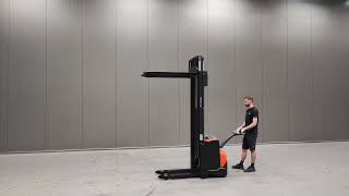 Toyota SWE 120 pallet stacker | Image 4 - Machineryline