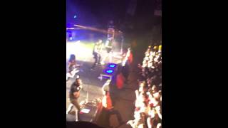 Killswitch Engage- Cut Me Loose LIVE