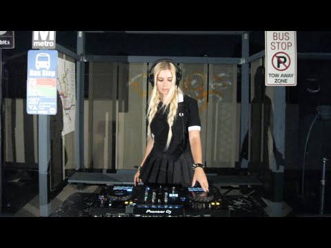 HYPNOTIC GROOVE TECHNO SET AT A BUS STOP ★ JOANNA KUCHTA