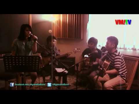 Agnestha and the Boys-How We Do (Rita Ora Mashup One Direction) Acoustic Cover