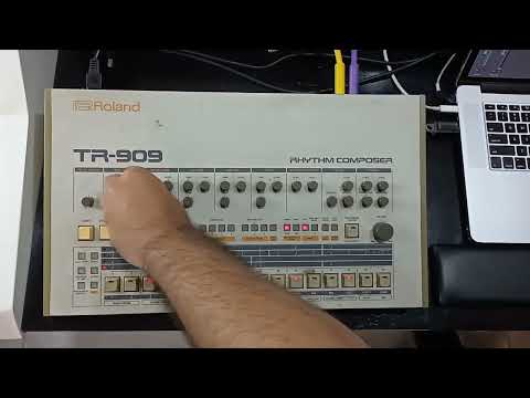 Roland TR-909 Rhythm Composer