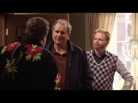 Modern Family 1x10 - Jay wants to keep Christmas traditions alive