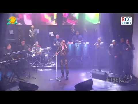 Toño Rosario 15,500 noches autoría de Romeo Santos…… Galáctico