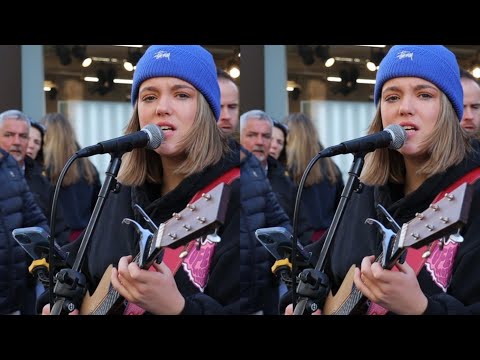 'Merry Christmas Everyone' Shakin Stevens - Allie sherlock
