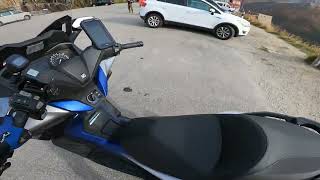 Honda Forza 125 Maxi Scooter voltando de furka pass pela estrada Grimsel Pass