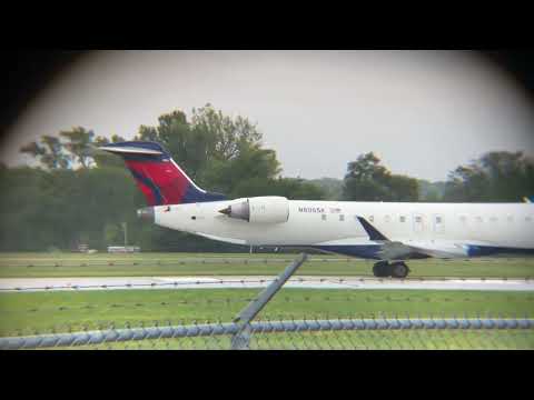 Delta CRJ-900 Takeoff at KMLI