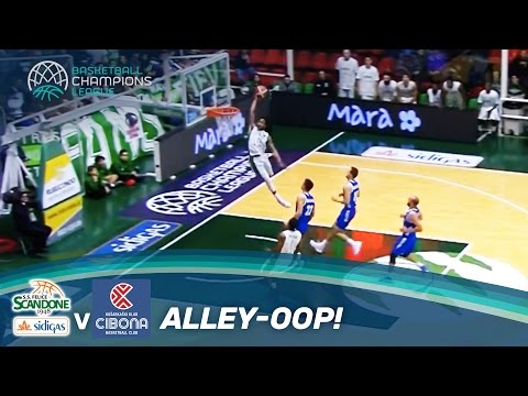 Outstanding One-Handed Alley-Oop Dunk by Randolph!