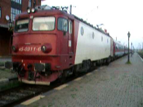 Tren R651 Bucuresti Nord - Suceava Nord tras de 45-0311-6