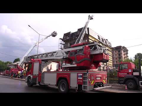 Incendiu la un bloc din Fălticeni. Foc declanșat de un trăsnet