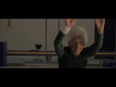 Increíble gimnasta con más de 90 años