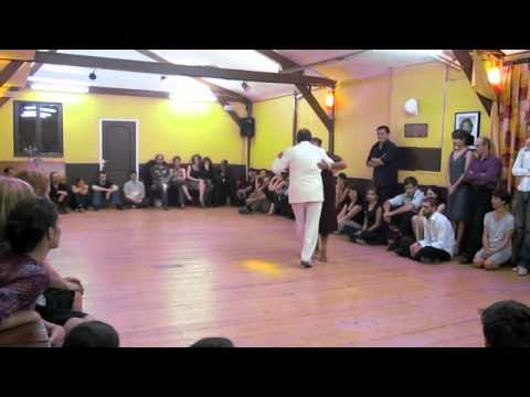  María del Carmen Romero  and  Jorge Dispari  are  dancing  to  the  milonga  "  Petroleo  "