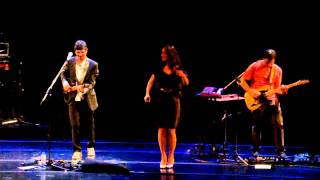 Roberta Sá e Pedro Luís cantam " No Braseiro"