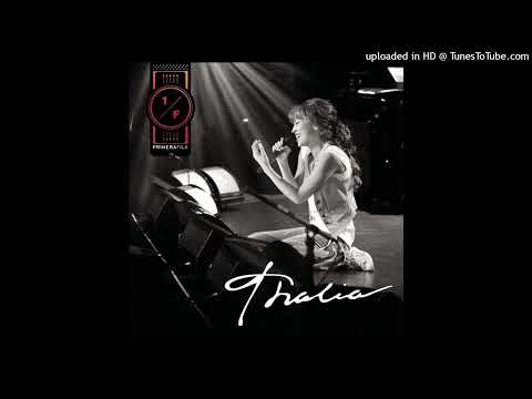 Videoclip de Estoy Enamorado (with Pedro Capó) (Live Version) — Thalia