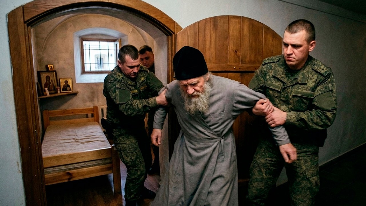Чeрти вытащили монаха из кельи и бросили в oкоп. Кто слуг Христовых на yбой за