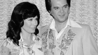 Conway Twitty and Loretta Lynn -- When I Turn Off My Lights (Your Memory Turns On)