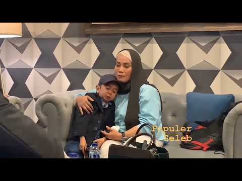 TANGIS DAUS MINI PECAH DIPELUKAN SANG KAKAK, RATAPI PERSOALAN RUMAH TANGGANYA