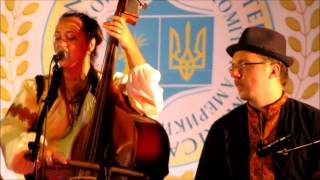 «ЧЕРВОНА РOЖА ТРОЯКА» by the Ukrainian Village Band